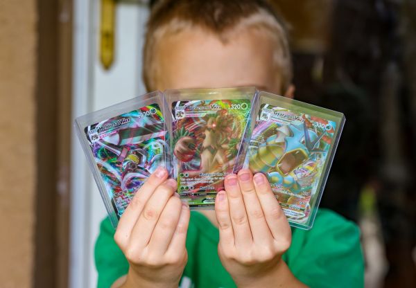 Tournois de cartes Pokémon en boutique : une sortie à tester avec vos enfants